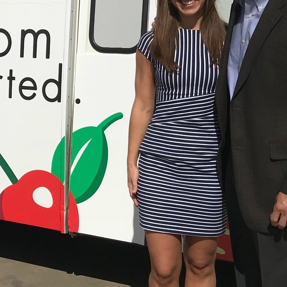 Navy and White Banana Republic work dress - Picture 6 of 7